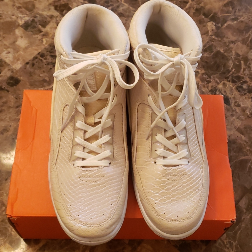 Nike Air Python Premium Pearl Sneakers in size 9.5